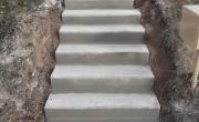 Réalisation d'une allée en béton balayé et d'un escalier pour personne à mobilité réduite à CHAPELLE VALLON.